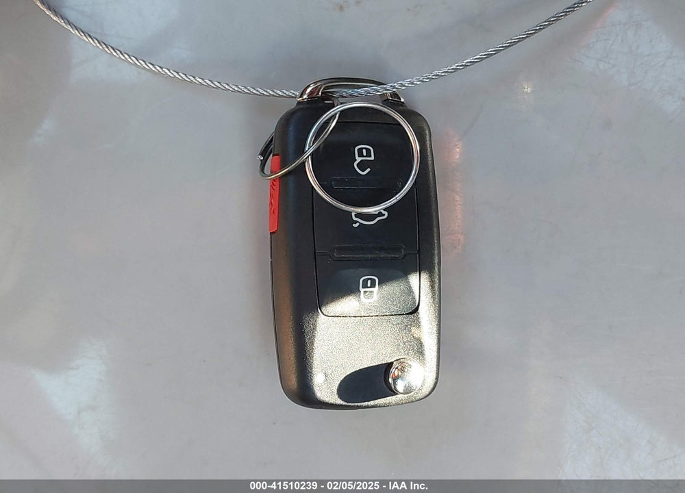 2017 VOLKSWAGEN BEETLE VIN: 3VW517AT4HM824089