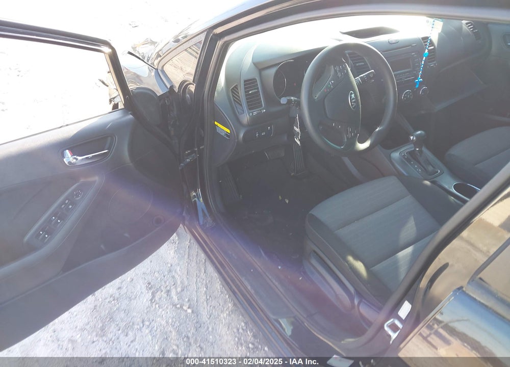 2016 KIA FORTE 5-DOOR LX VIN: KNAFK5A87G5648676