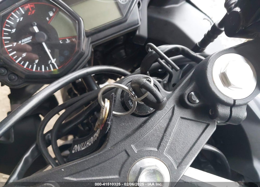 2016 YAMAHA YZFR3 VIN: MH3RH06Y2GK012227