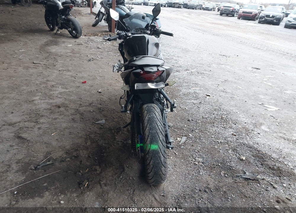 2016 YAMAHA YZFR3 VIN: MH3RH06Y2GK012227