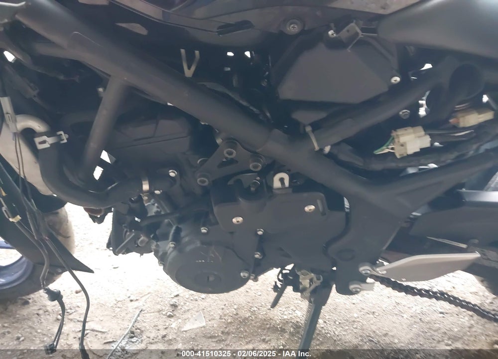 2016 YAMAHA YZFR3 VIN: MH3RH06Y2GK012227