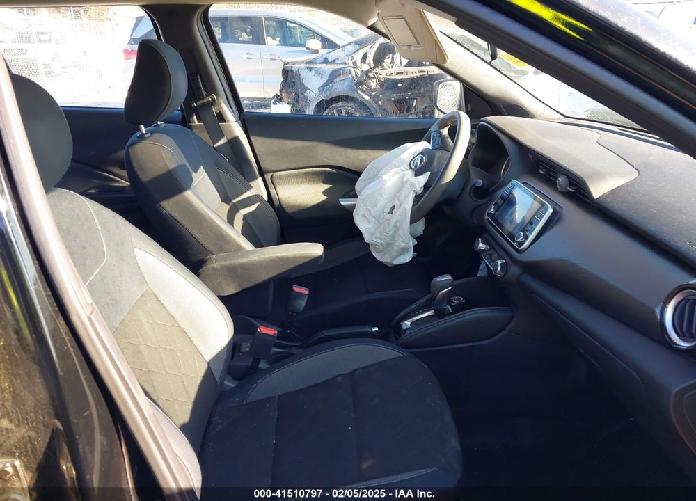 2018 NISSAN KICKS SV VIN: 3N1CP5CU6JL542649