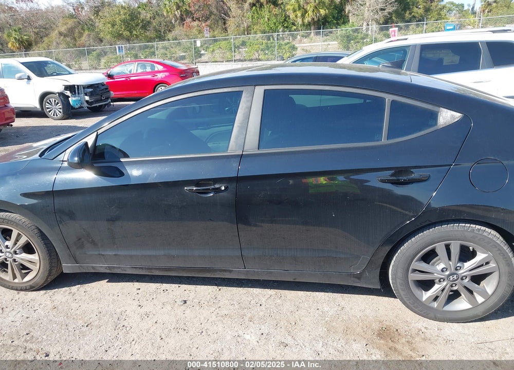 2017 HYUNDAI ELANTRA VIN: KMHD84LF9HU381302