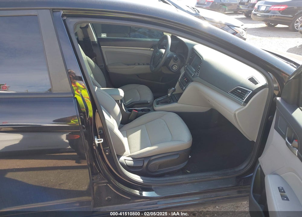 2017 HYUNDAI ELANTRA VIN: KMHD84LF9HU381302