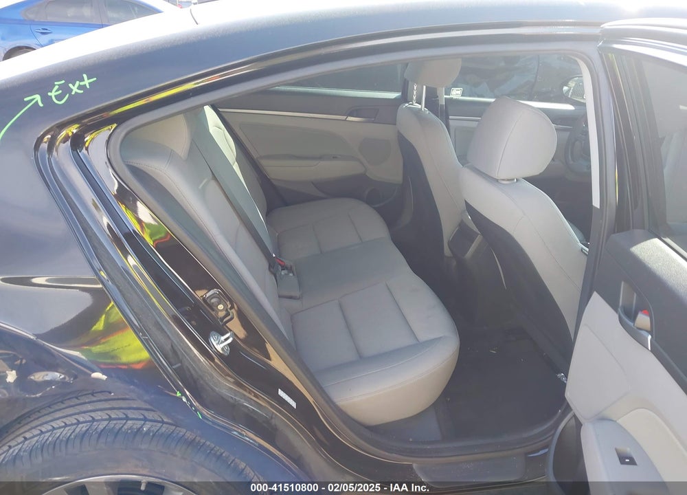 2017 HYUNDAI ELANTRA VIN: KMHD84LF9HU381302