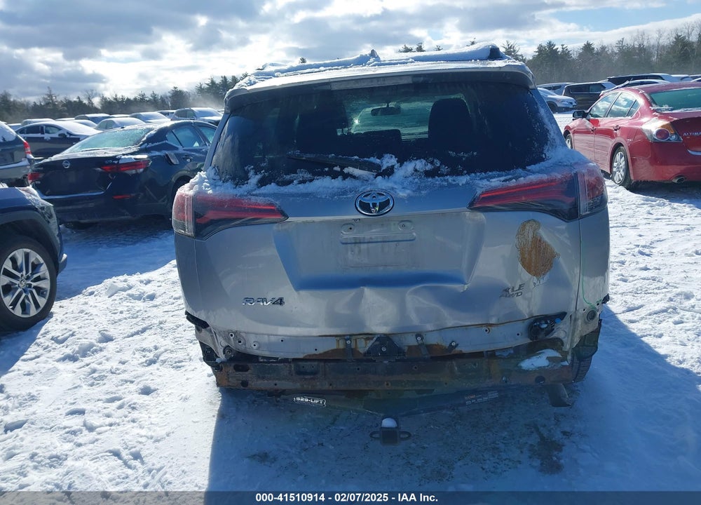 2016 TOYOTA RAV4 XLE VIN: 2T3RFREV8GW427091