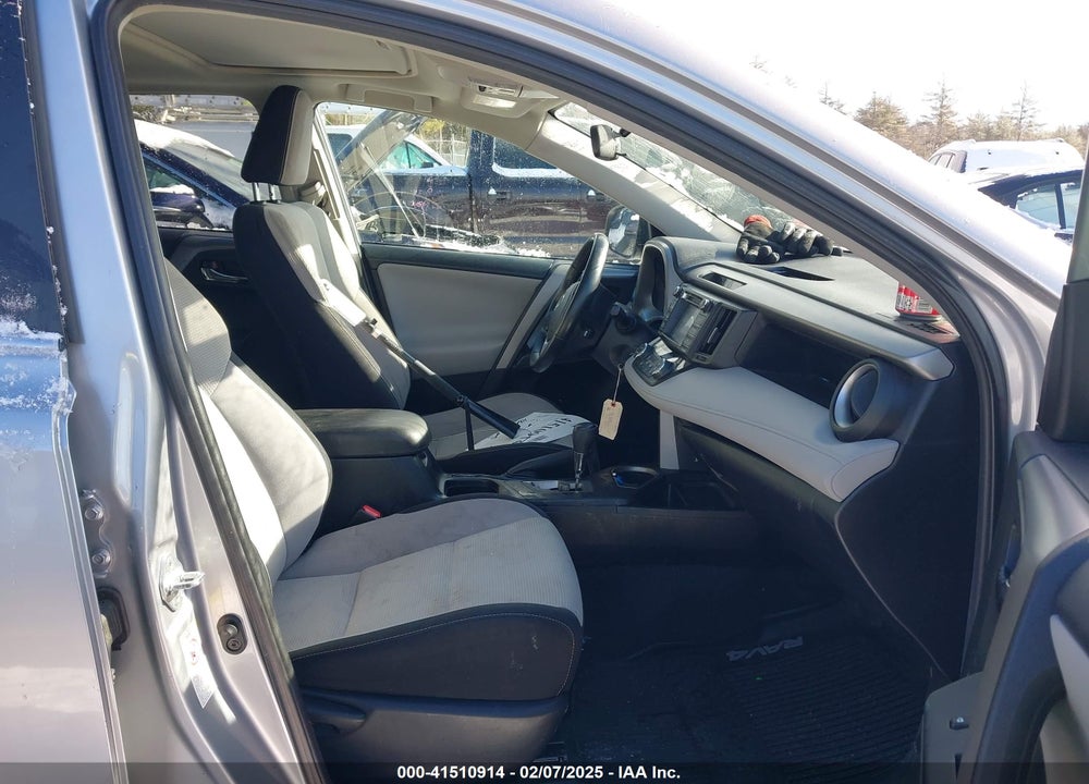 2016 TOYOTA RAV4 XLE VIN: 2T3RFREV8GW427091