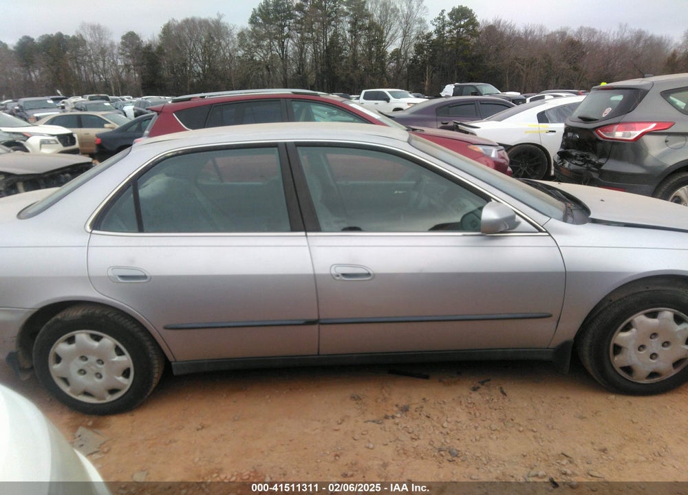 1998 HONDA ACCORD LX VIN: 1HGCG564XWA146684