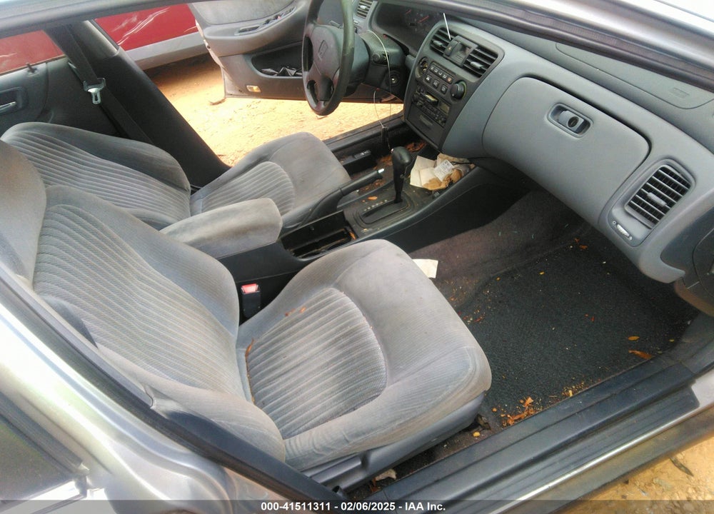 1998 HONDA ACCORD LX VIN: 1HGCG564XWA146684