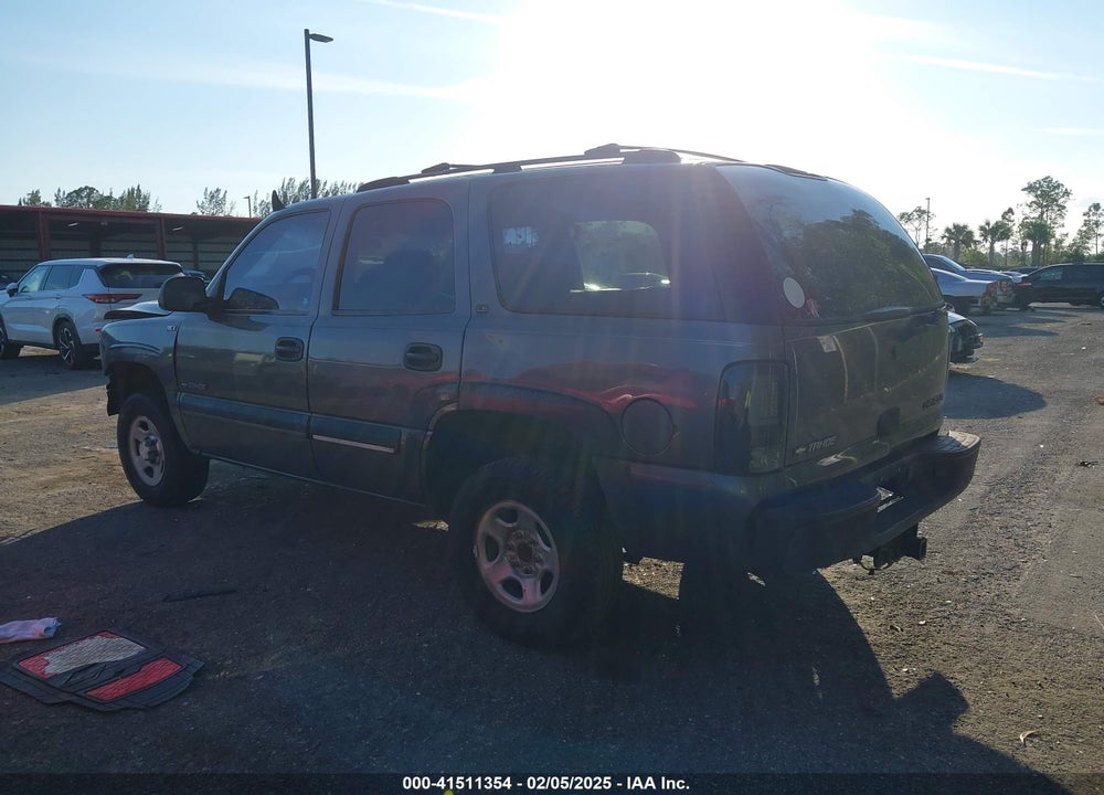 2001 CHEVROLET TAHOE LS VIN: 1GNEC13T11R182692