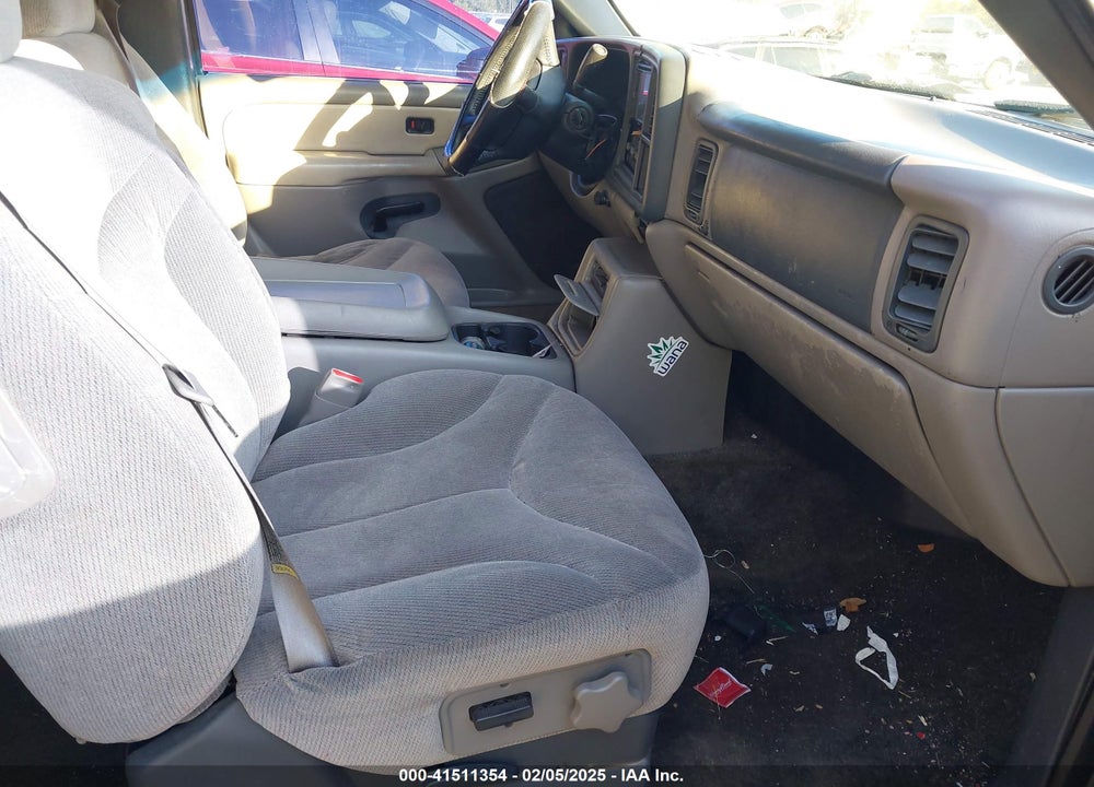 2001 CHEVROLET TAHOE LS VIN: 1GNEC13T11R182692