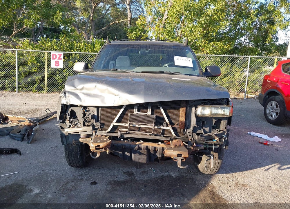 2001 CHEVROLET TAHOE LS VIN: 1GNEC13T11R182692