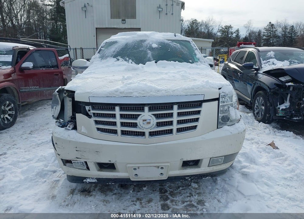2011 CADILLAC ESCALADE ESV VIN: 1GYS4HEF8BR334696