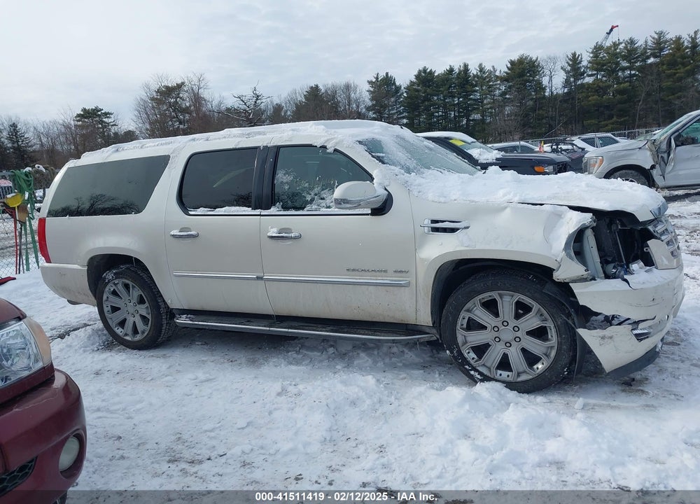 2011 CADILLAC ESCALADE ESV VIN: 1GYS4HEF8BR334696