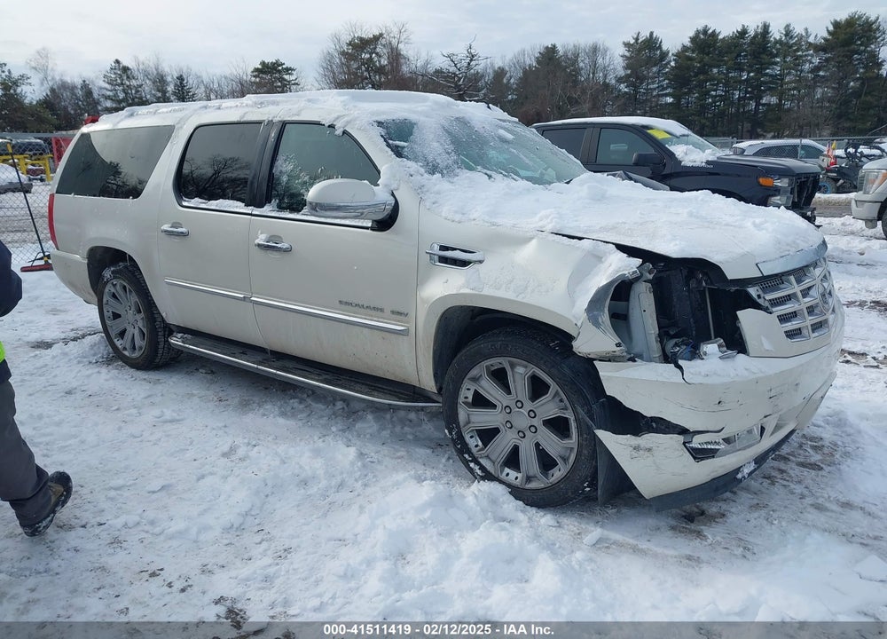 2011 CADILLAC ESCALADE ESV VIN: 1GYS4HEF8BR334696