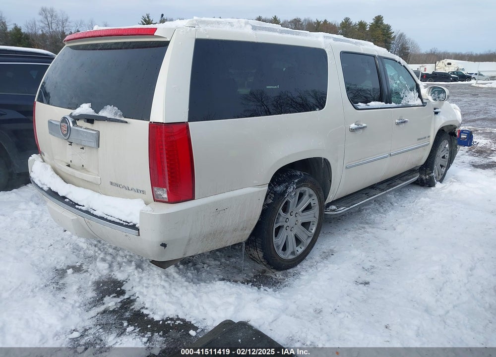 2011 CADILLAC ESCALADE ESV VIN: 1GYS4HEF8BR334696