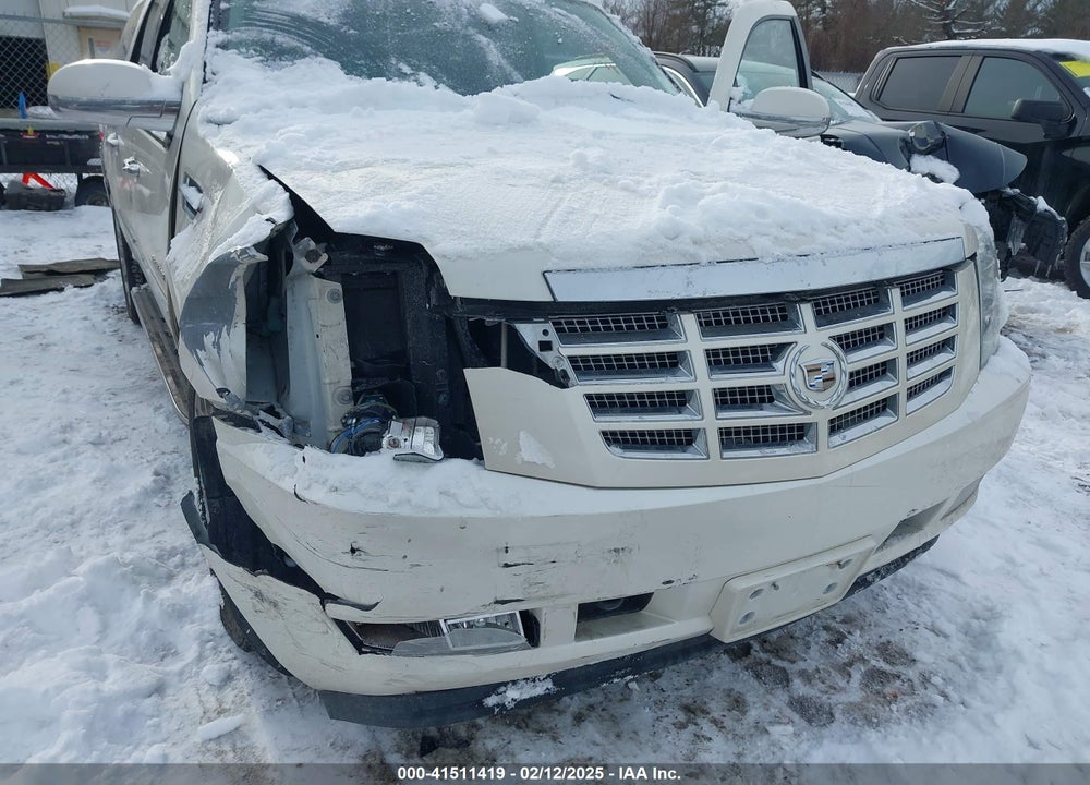 2011 CADILLAC ESCALADE ESV VIN: 1GYS4HEF8BR334696