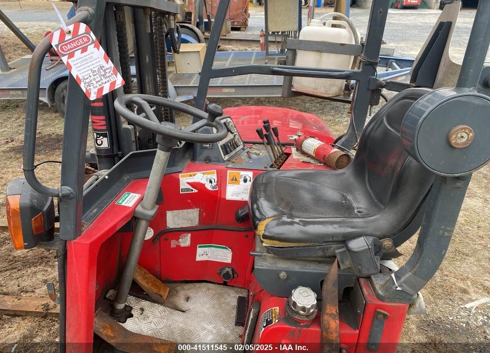 2015 MOFFETT FORKLIFT VIN: O370754