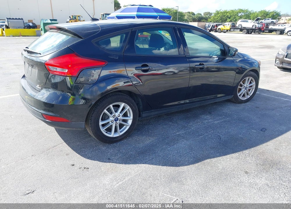 2015 FORD FOCUS SE VIN: 1FADP3K28FL307328
