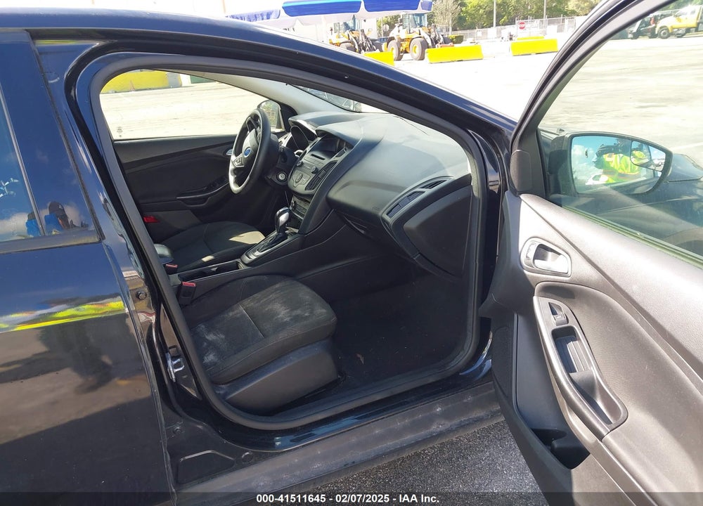2015 FORD FOCUS SE VIN: 1FADP3K28FL307328