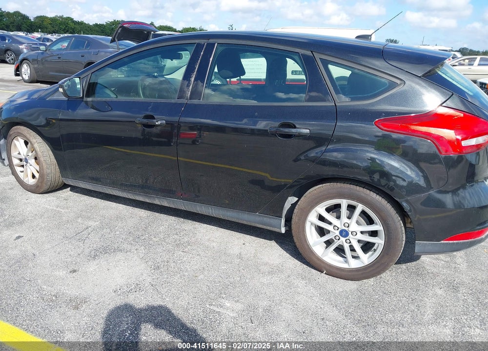 2015 FORD FOCUS SE VIN: 1FADP3K28FL307328