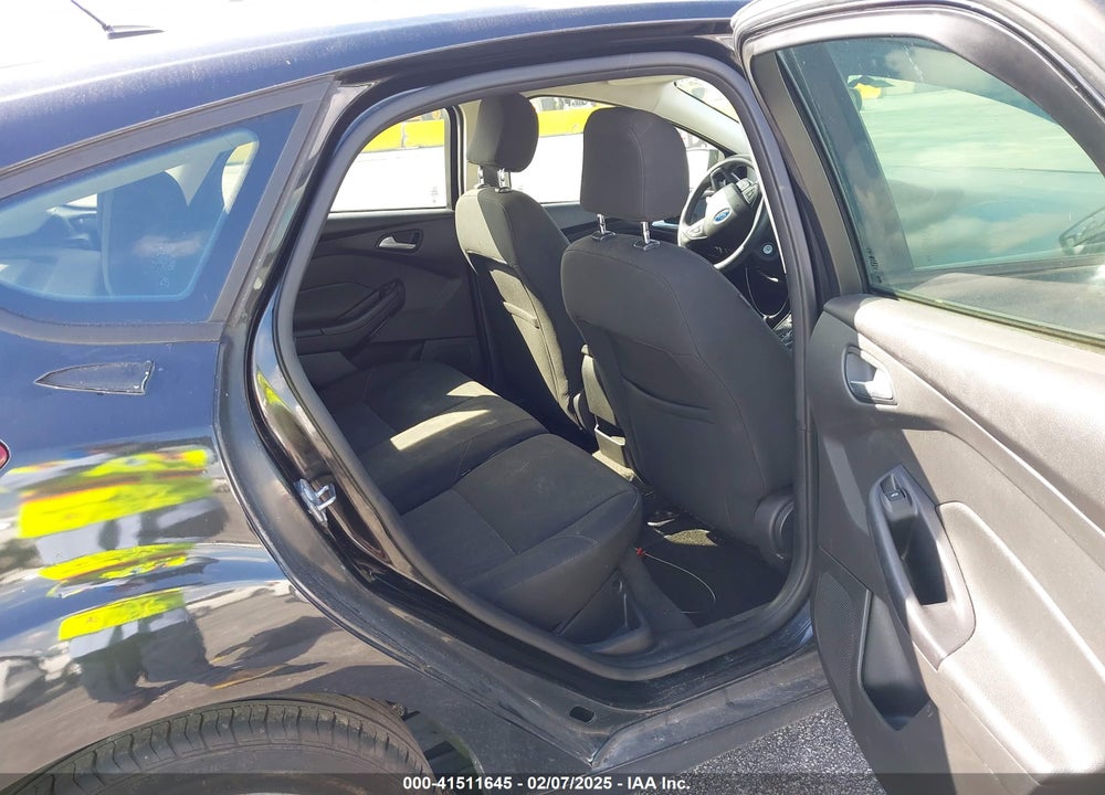 2015 FORD FOCUS SE VIN: 1FADP3K28FL307328