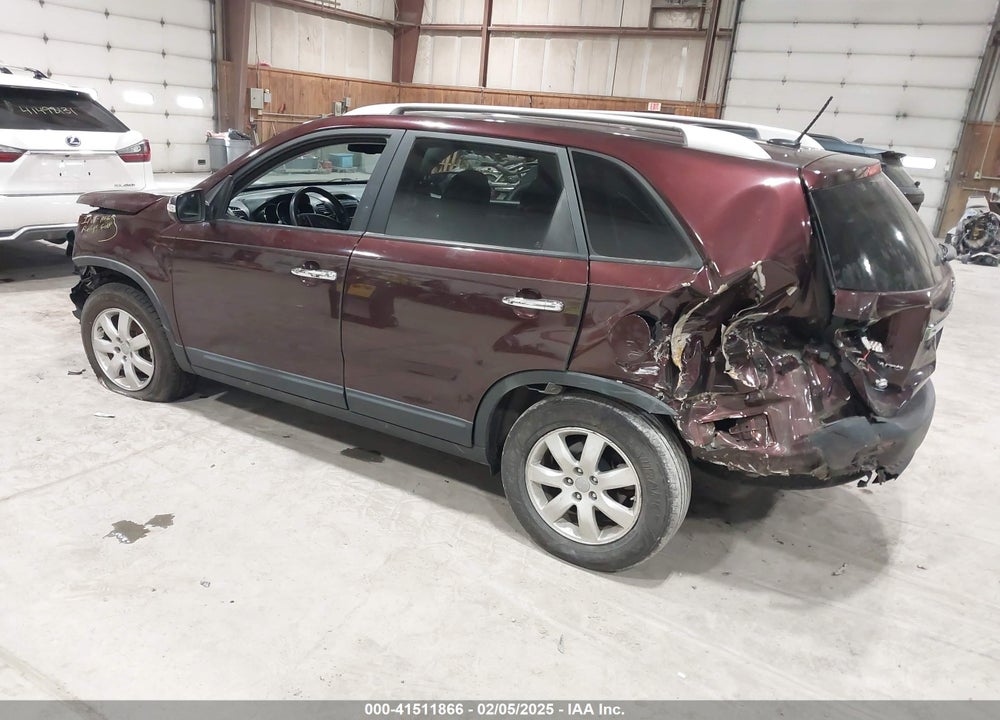 2013 KIA SORENTO LX VIN: 5XYKT4A67DG372610