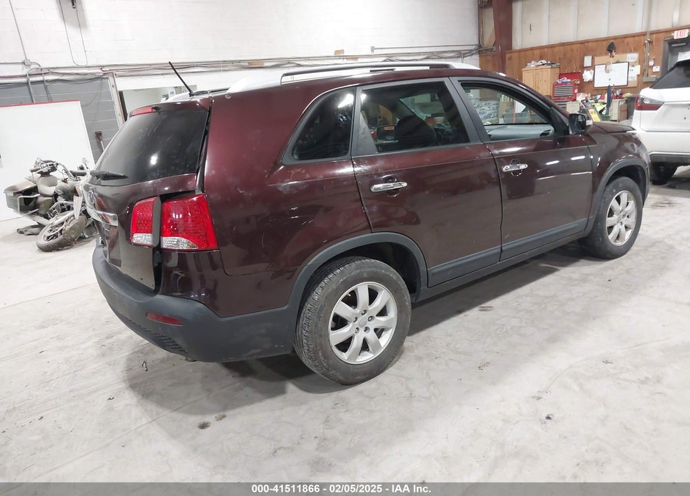 2013 KIA SORENTO LX VIN: 5XYKT4A67DG372610
