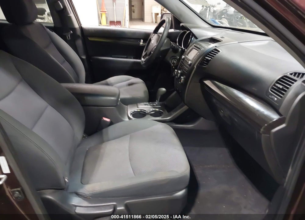 2013 KIA SORENTO LX VIN: 5XYKT4A67DG372610