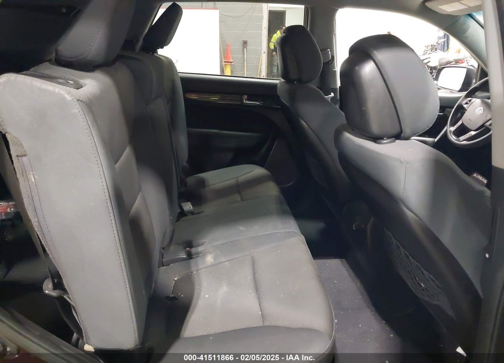 2013 KIA SORENTO LX VIN: 5XYKT4A67DG372610