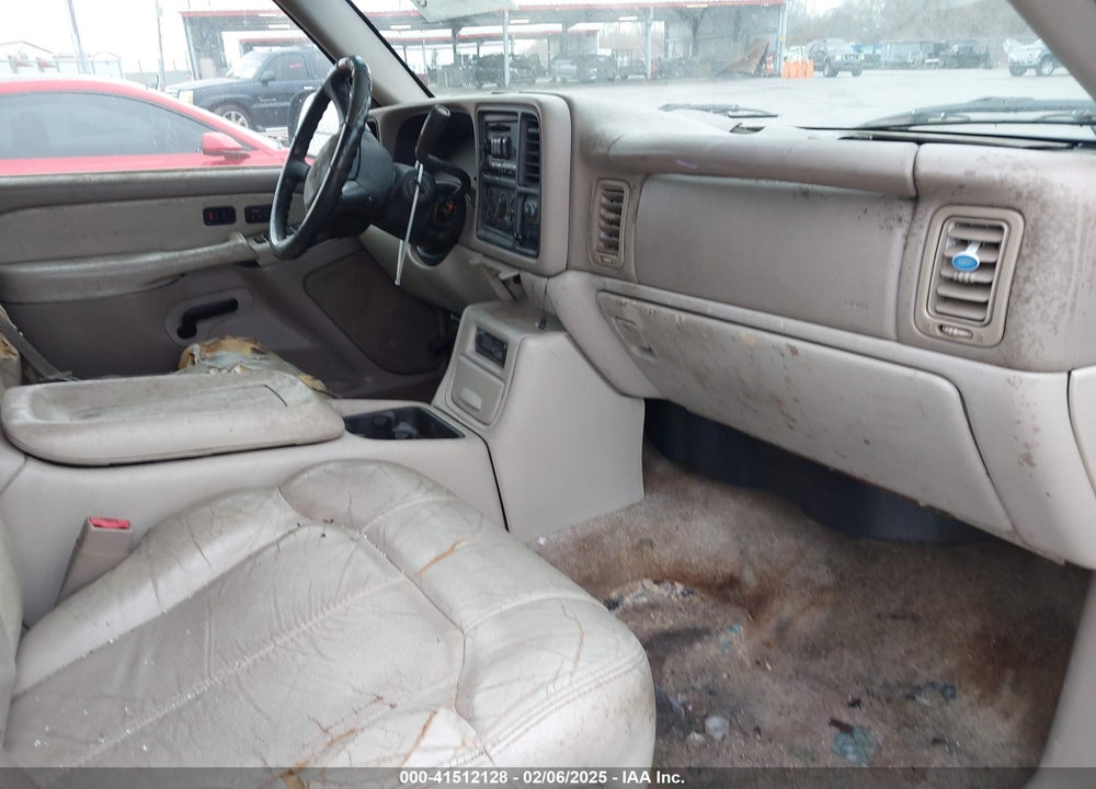 2001 CHEVROLET TAHOE VIN: 1GNEC13T11R208644