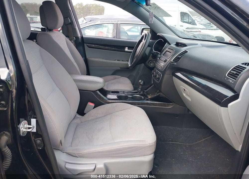 2014 KIA SORENTO LX VIN: 5XYKT3A63EG485112