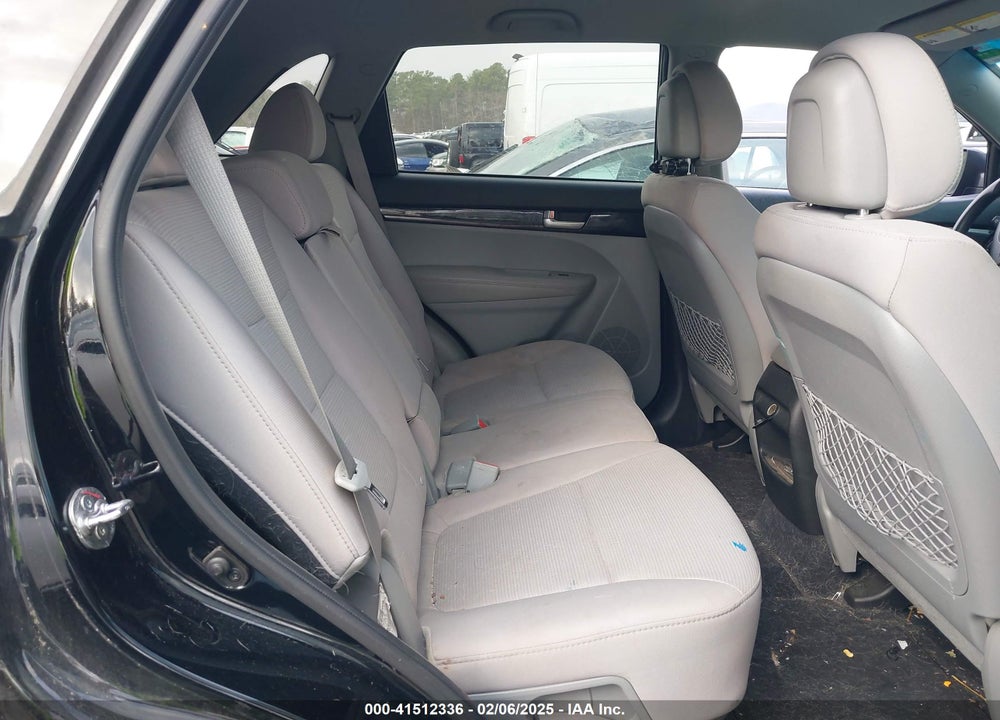 2014 KIA SORENTO LX VIN: 5XYKT3A63EG485112