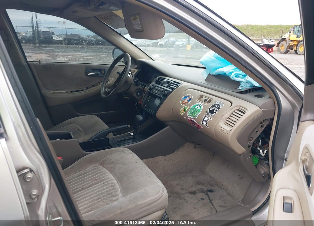 1998 HONDA ACCORD LX VIN: 1HGCG5642WA125084