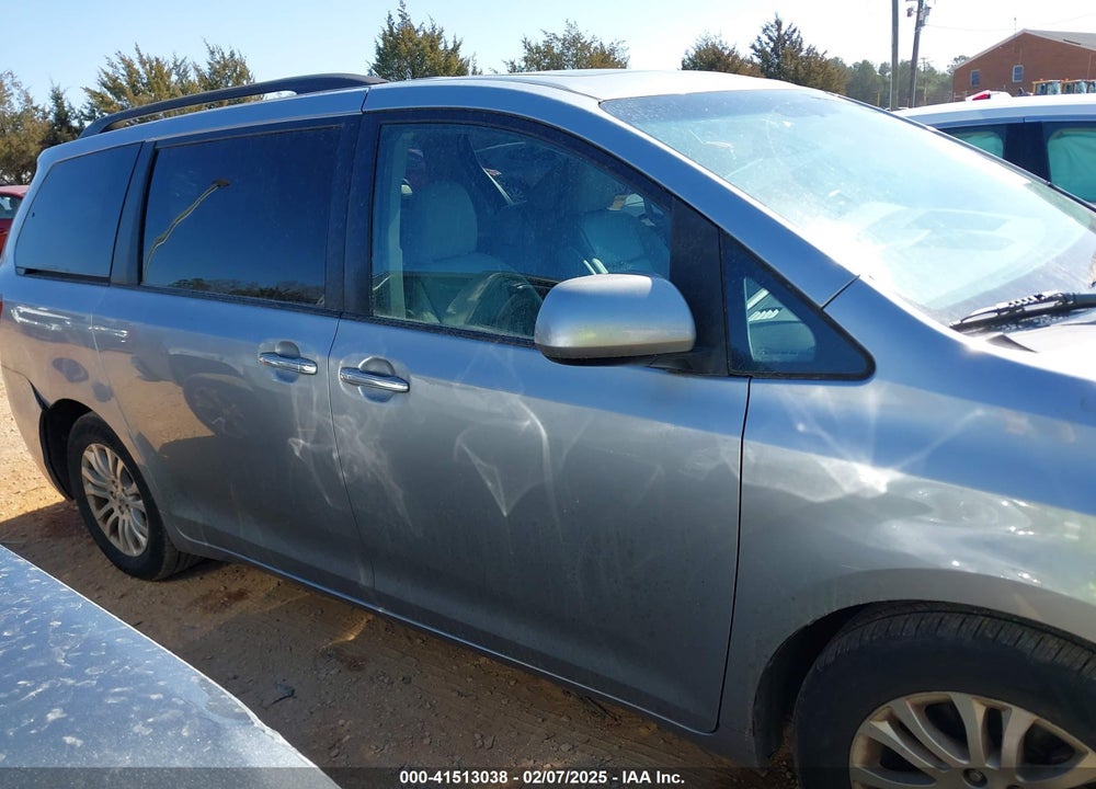 2016 TOYOTA SIENNA XLE PREMIUM 8 PASSENGER VIN: 5TDYK3DC4GS739785