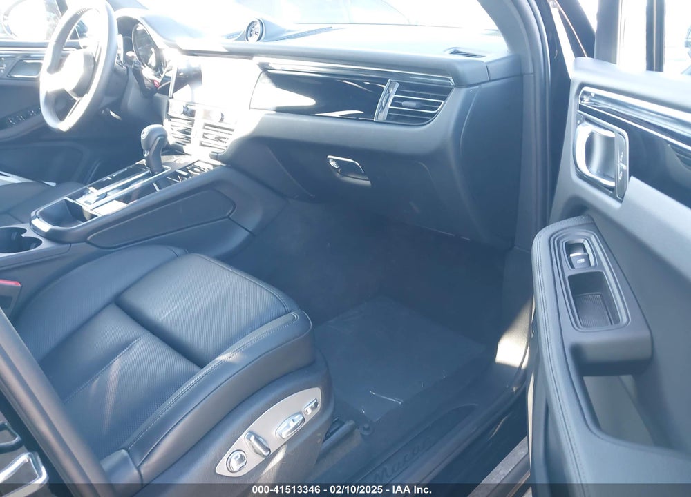 2024 PORSCHE MACAN BASE (PDK)/T VIN: WP1AA2A55RLB19440