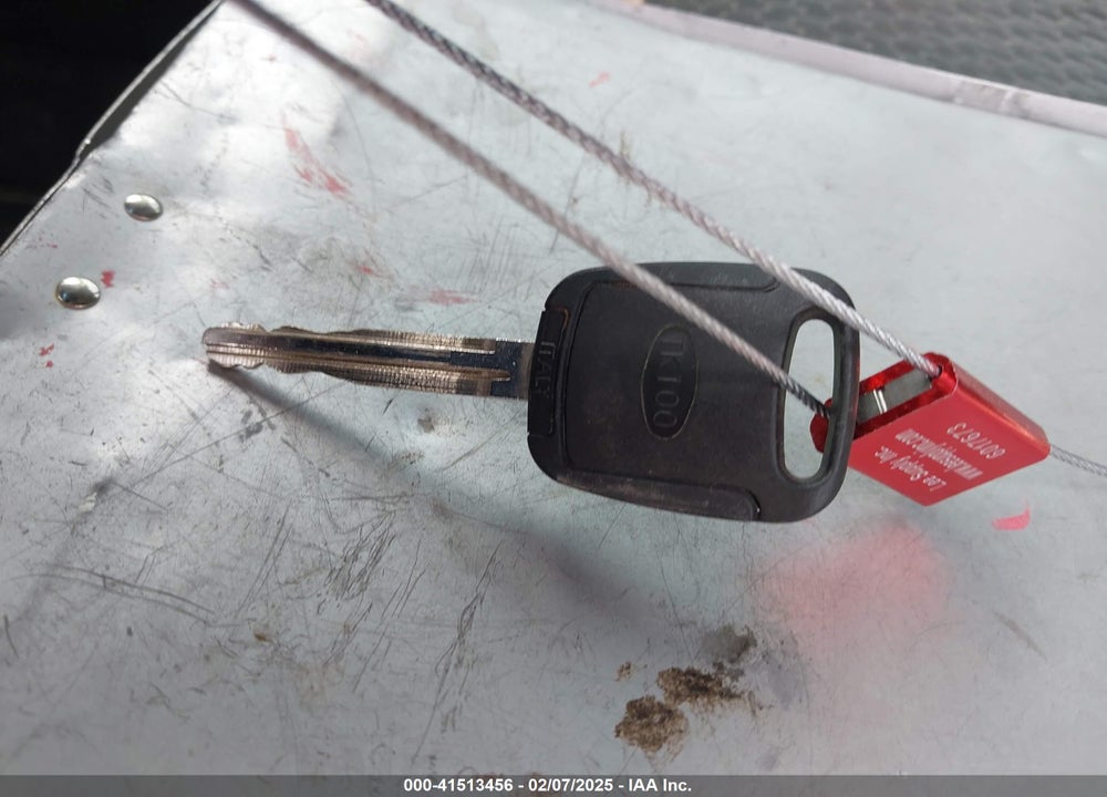 2005 TOYOTA MATRIX VIN: 2T1KR32E55C374884