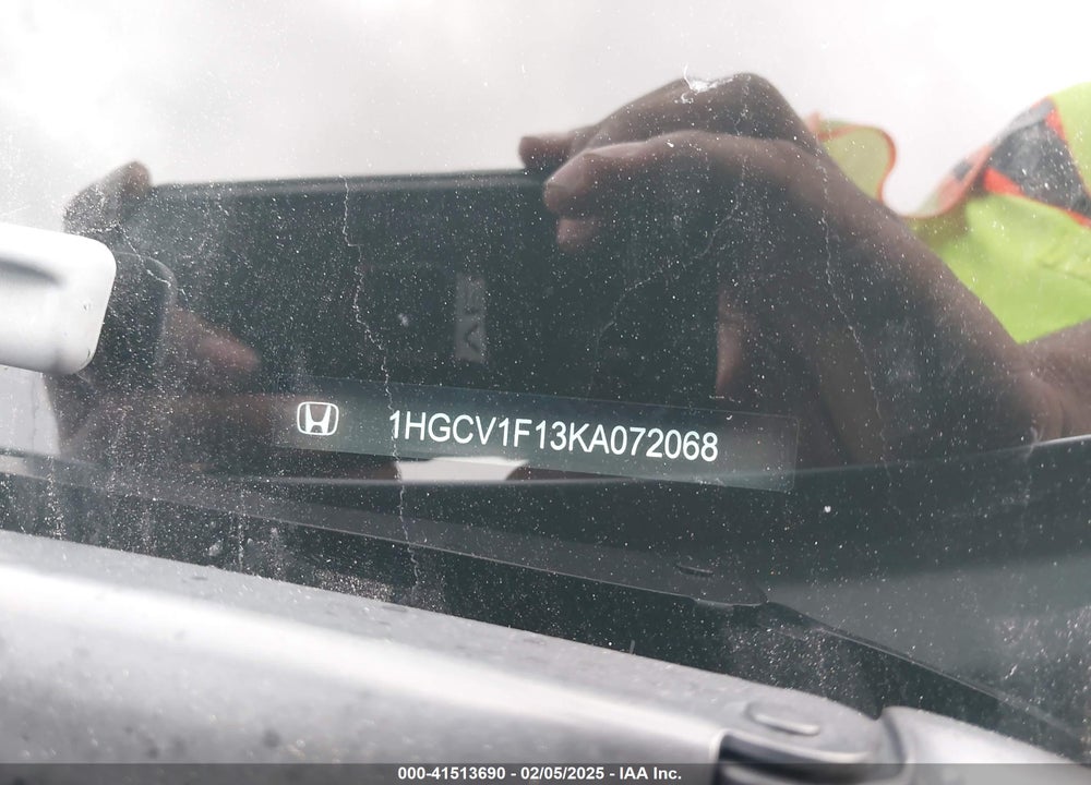 2019 HONDA ACCORD VIN: 1HGCV1F13KA072068