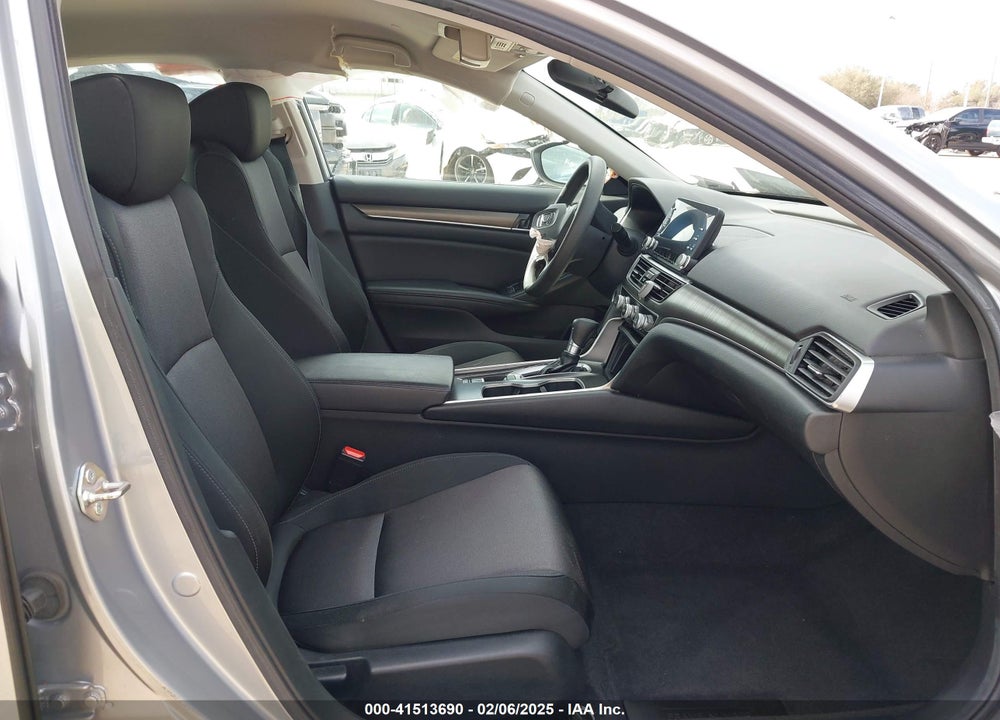 2019 HONDA ACCORD VIN: 1HGCV1F13KA072068