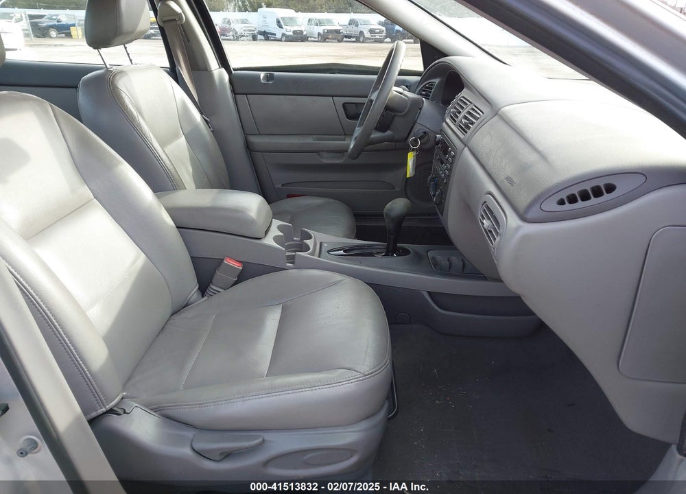 2005 FORD TAURUS SE VIN: 1FAFP53235A260576