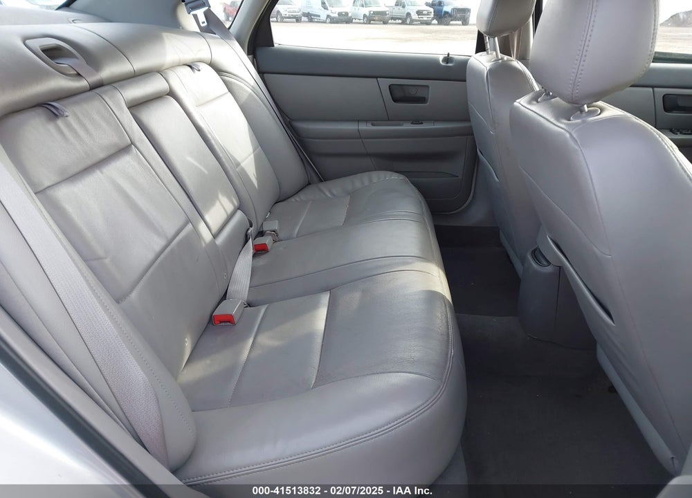2005 FORD TAURUS SE VIN: 1FAFP53235A260576