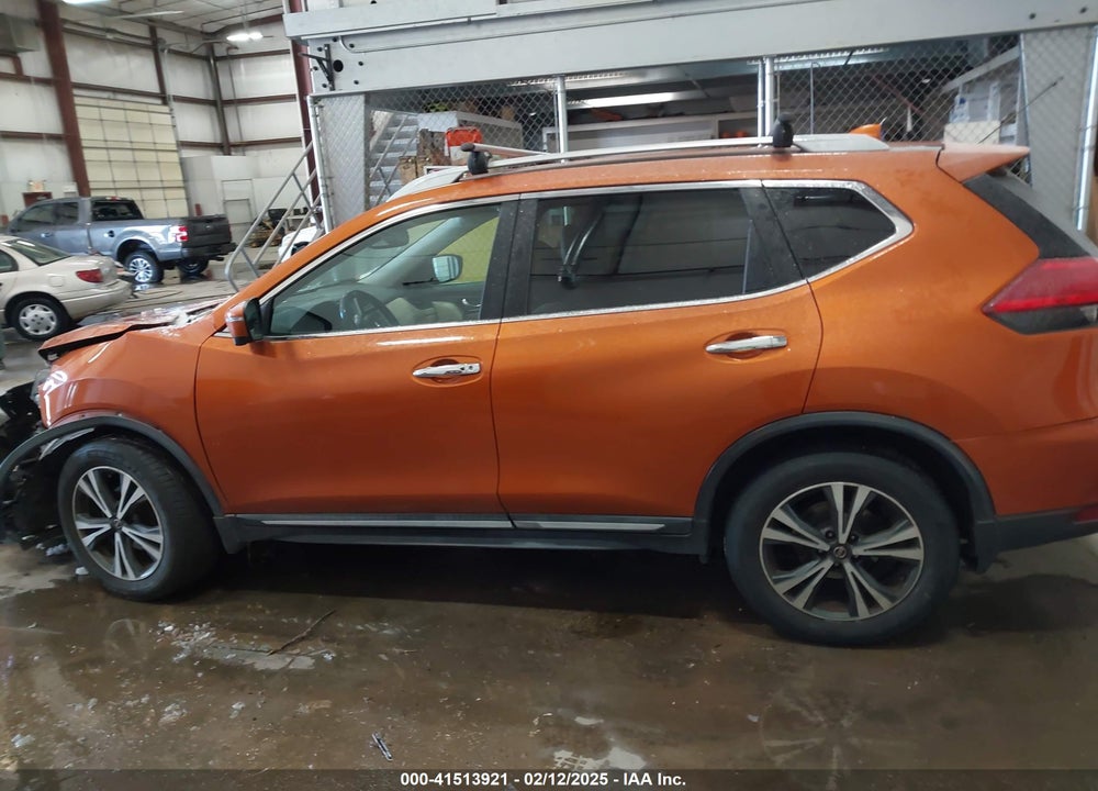 2017 NISSAN ROGUE SL VIN: 5N1AT2MV8HC769879