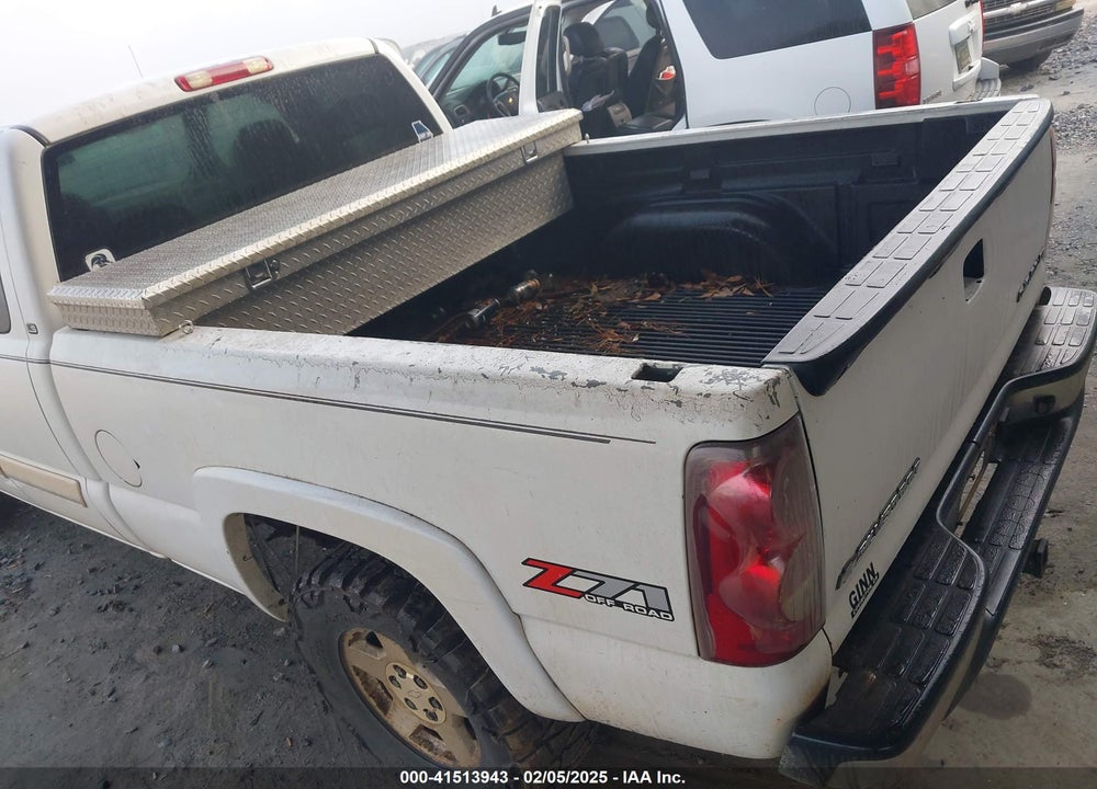 2003 CHEVROLET SILVERADO 1500 LS VIN: 2GCEK19T231411251