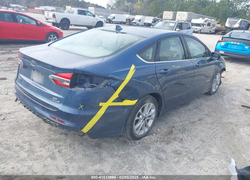 2019 FORD FUSION VIN: 3FA6P0LU3KR243704