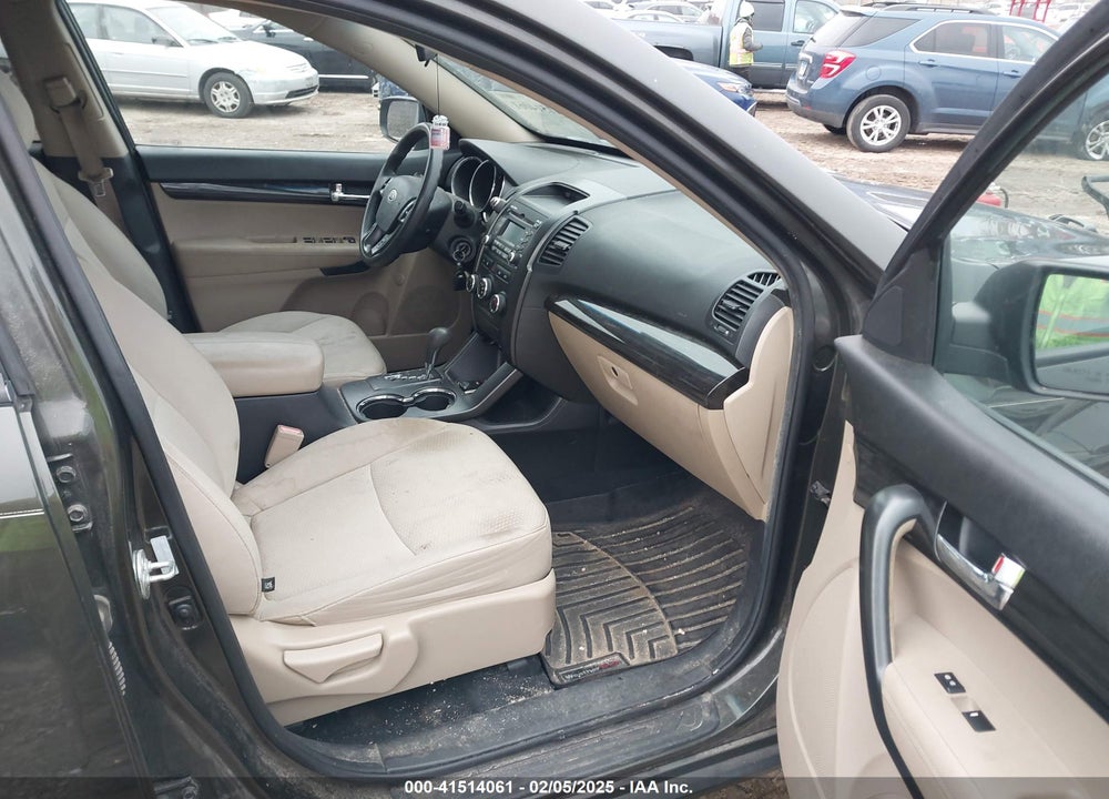 2012 KIA SORENTO LX VIN: 5XYKT4A10CG215388