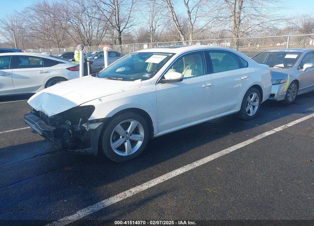 2013 VOLKSWAGEN PASSAT VIN: 1VWBP7A30DC112093