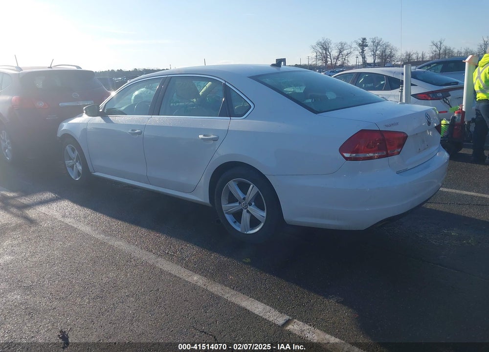 2013 VOLKSWAGEN PASSAT VIN: 1VWBP7A30DC112093