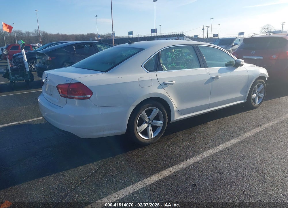 2013 VOLKSWAGEN PASSAT VIN: 1VWBP7A30DC112093