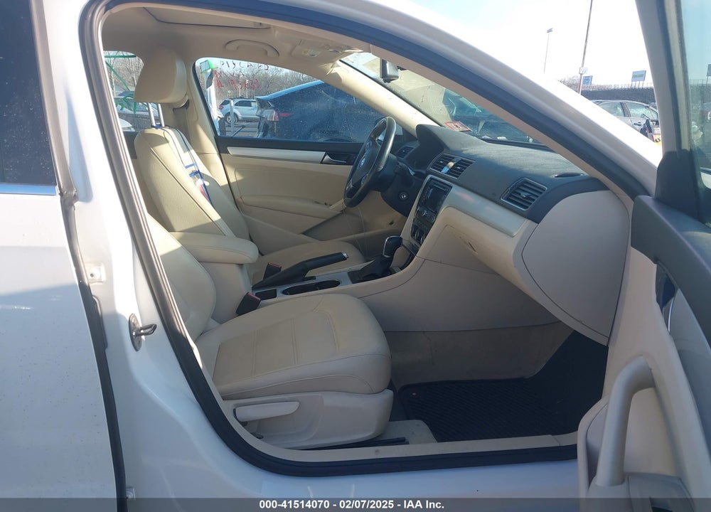 2013 VOLKSWAGEN PASSAT VIN: 1VWBP7A30DC112093