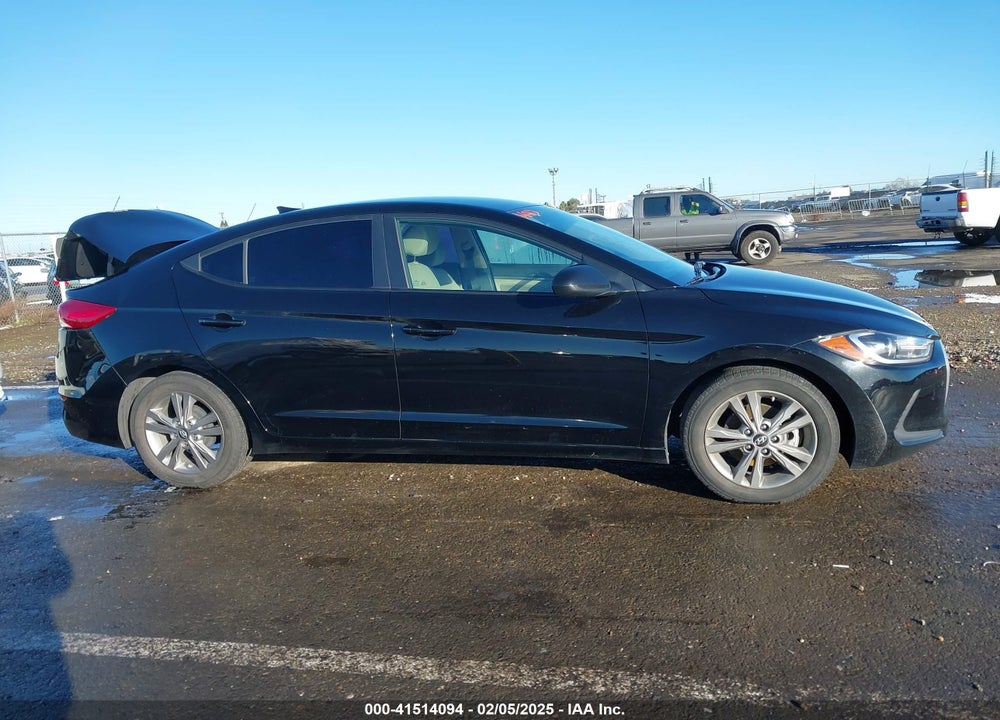 2017 HYUNDAI ELANTRA VIN: KMHD84LF0HU164379